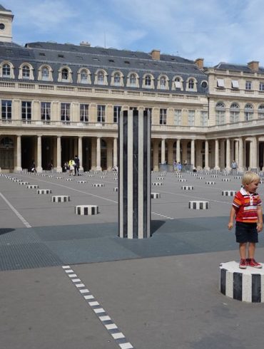 Paris en famille - Visite palais royal Buren avec enfant