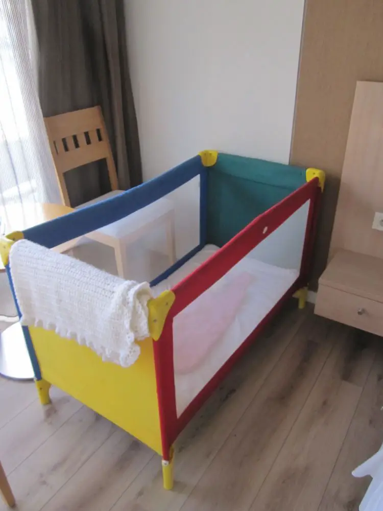 équipement bébé Crête avec enfant Stalida hotel club en Crète en famille avec bébé