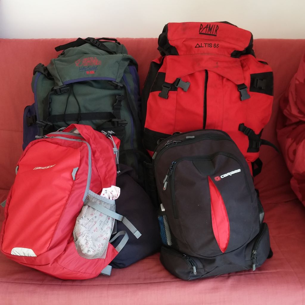 Choisir le bon bagage pour la vie nomade. Valise? Sac à dos?