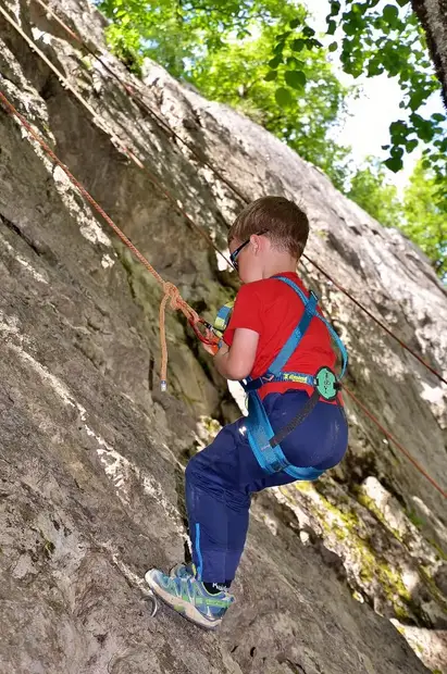 A quel âge et comment mon enfant peut-il commencer l'escalade ?