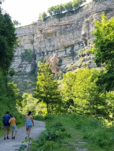 Rodez en famille : voyage en Aveyron et Lozère en famille : trou de Bozouls